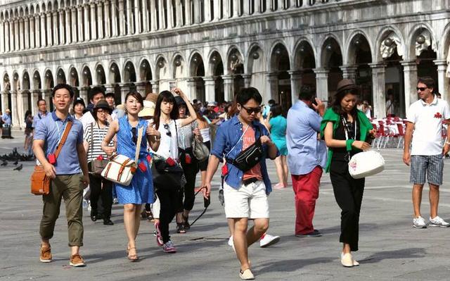 后悔了?中国成最大旅游客源国遭各国哄抢,澳州斥巨资招揽中国游客